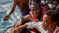 Migranti su un'imbarcazione