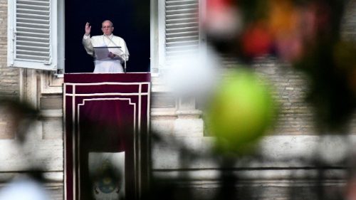 Papa all'Angelus del 26 dicembre 2017