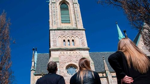 Ein Jahr zwischen Kerzenlicht und Kirchenkaffee