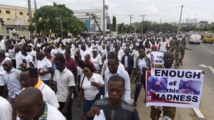 Immer wieder kommt es zu Priesterentführungen in Nigeria, dagegen protestieren die Christen dort