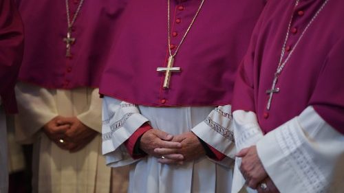 Australia, arrestato e rilasciato su cauzione il vescovo Saunders accusato di abusi