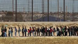 Migrantes na fronteira do México com os Estados Unidos (AFP)