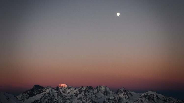 TOPSHOT-SWITZERLAND-MOUNTAIN-WEATHER-FEATURE