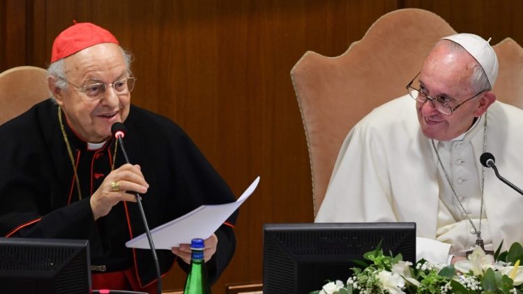 Il cardinale Lorenzo Baldisseri e Papa Francesco in una foto del 2019