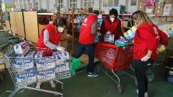 Volontari della Caritas spagnola (Cesar Manso / AFP)