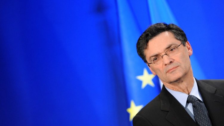 FILES-FRANCE-POLITICS-VIRUS-HEALTH-OBIT