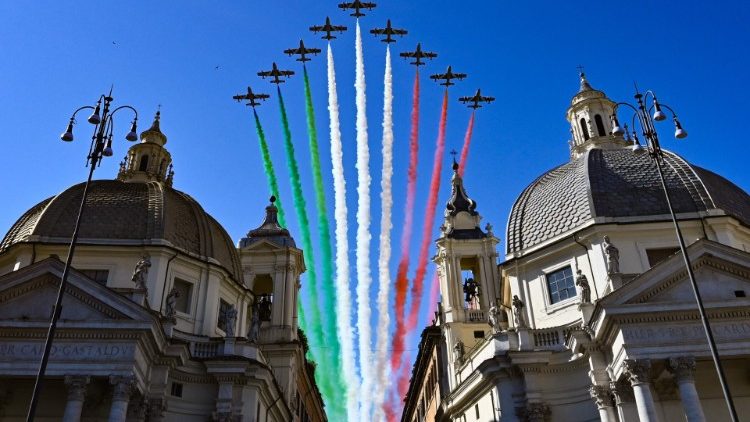 Die italienischen Farben in den römischen Himmel gemalt - bei der alljährlichen Parade am 2. Juni (Archivbild
