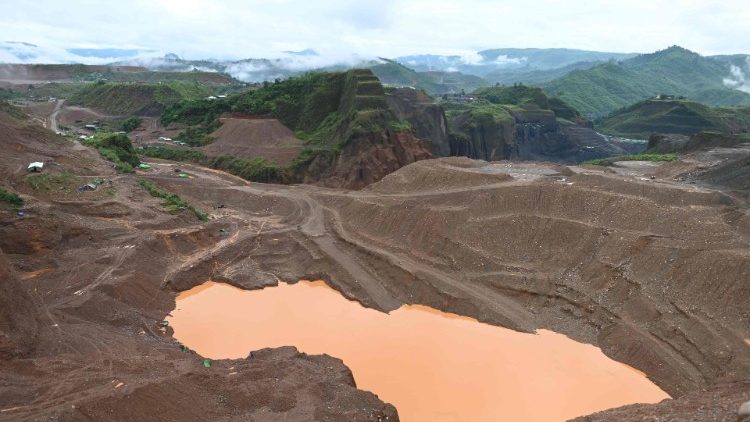 Една от мините в Качин, Мианмар