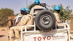 Capacetes azuis (ONU) presentes em várias zonas de conflito no mundo para facilitar o regresso à paz