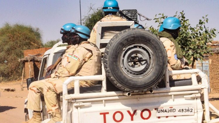 Capacetes azuis (ONU) presentes em várias zonas de conflito no mundo para facilitar o regresso à paz