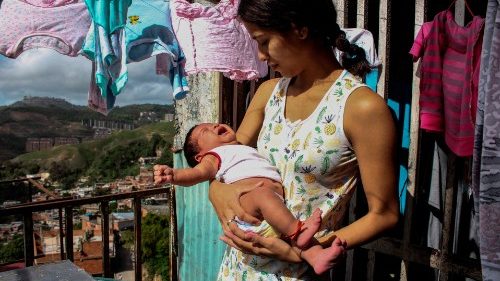 Jan Paweł II: Matki rodzącej, karmiącej, wychowującej nikt nie zastąpi