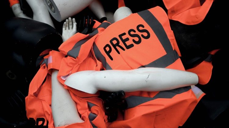 வன்முறைக்கு ஆளாகும் பத்திரிகையாளர்கள் 