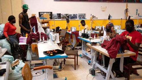 La Iglesia espa&ntilde;ola celebra el inicio del proceso de regularizaci&oacute;n de migrantes 