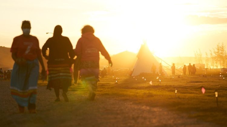 Indigene auf einem Friedhof der früheren Marieval Indian Residential School