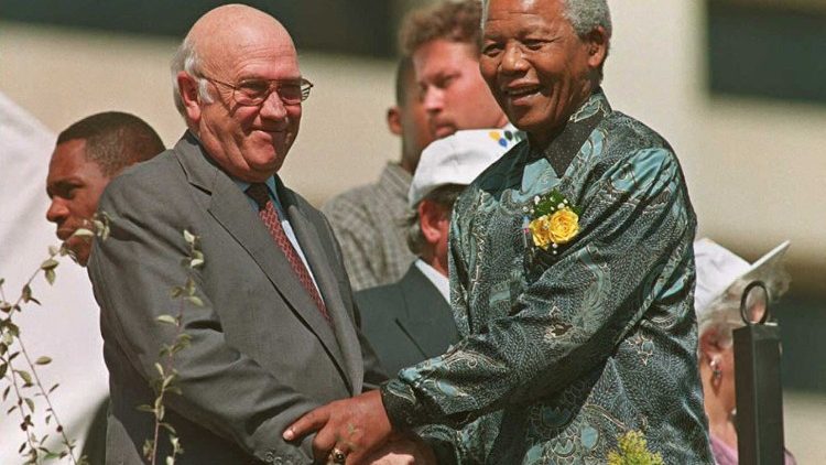 File photo of President Nelson Mandela with Deputy President De Klerk in 1996