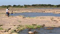 Rivière Paraguay souffrant de la sécheresse. Les évêques appellent notamment à défendre la maison commune.