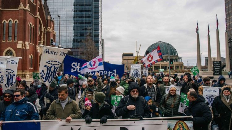 Tangazeni na kushuhudia ukuu wa ndoa na familia