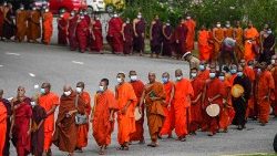 Các tu sĩ Phật giáo Sri Lanka