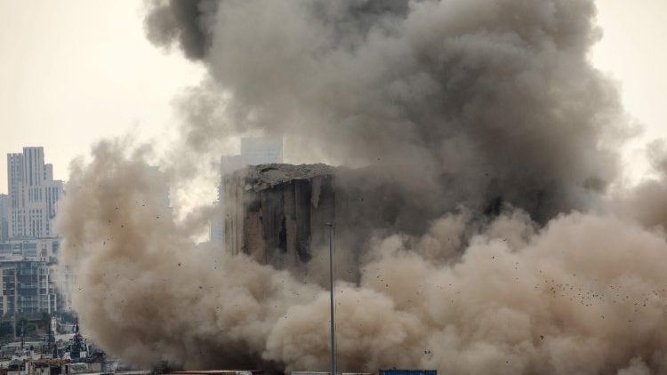 Պէյրութի նաւահագիտի մէջ պայթում