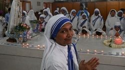 Teréz anya nővérei egy szertartáson Indiában