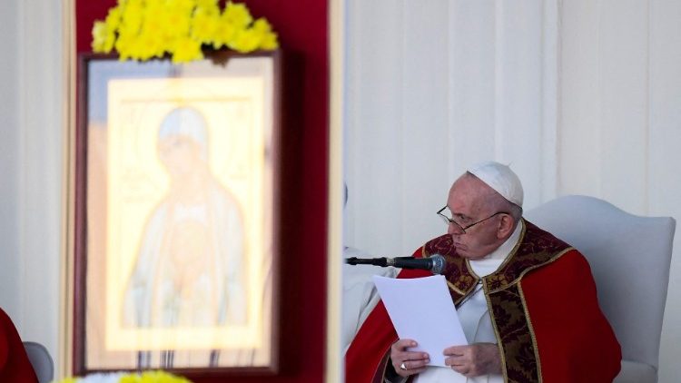 Папа Франциск во время визита в Казахстан (сентябрь 2022 года)