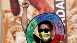 Un activiste demande plus de justice sociale lors de la COP27 qui s'est tenue en Egypte, en 2022.