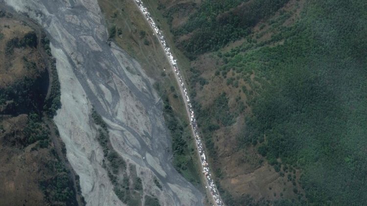 Satellitenfoto (Archiv) an der georgisch-russischen Grenze im September 2022. Kilometerlange Staus bildeten sich, als wehrpflichtige M&auml;nner aus Russland ausreisen wollten.
