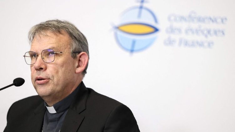 Mgr Dominique Blanchet, lors d'une conférence de presse au dernier jour de l'assemblée plénière des évêques de France à Lourdes, le 31 mars 2023. 