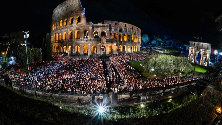 Via Crucis de la Colosseum (fotografie din arhivă)