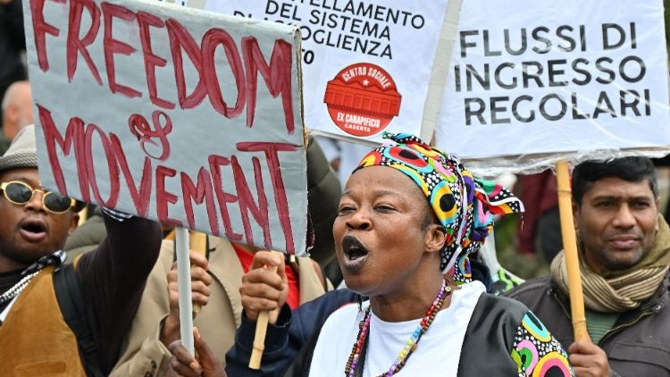ഇറ്റലിയിൽ രണ്ടു വർഷങ്ങൾക്ക് മുൻപ് കുടിയേറ്റക്കാർ നടത്തിയ പ്രതിഷേധറാലിയിൽനിന്ന്