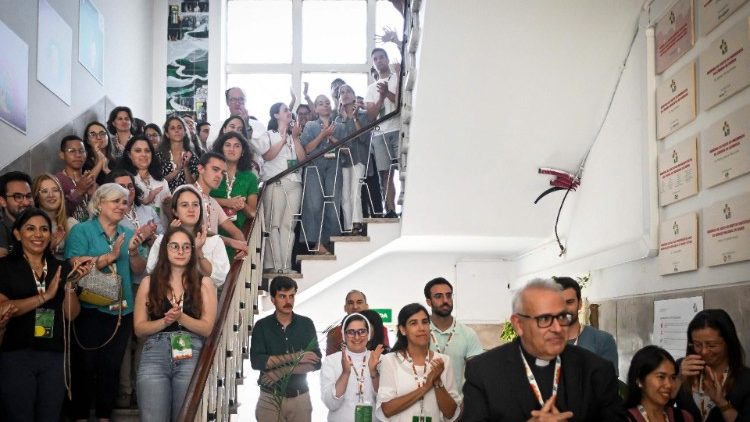 Доброволци по време на подготвителна среща в централата на СМД в Лискабон