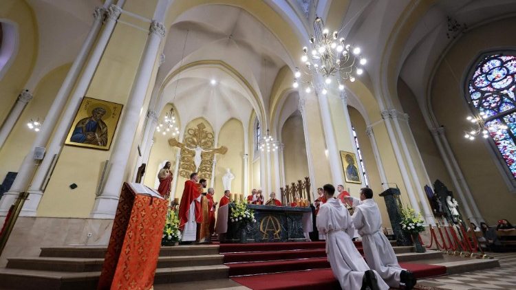 Msza celebrowana przez kard. Zuppiego w Moskwie