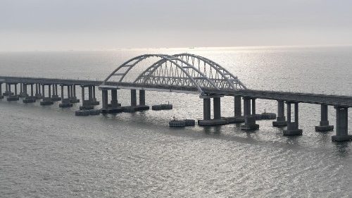 Ponte no Estreito Kerch, inaugurada por Putin em dezembro de 2019