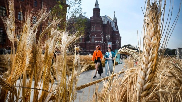 Uvumilivu huu wa Mungu unatupata nafasi kuifaidi huruma yake kwa kufanya toba kwa wakati ili hukumu ya mwisho isitutie hatiani.