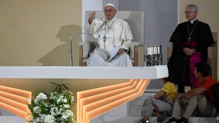 युवाओं को संबोधित करते हुए संत पापा फ्राँसिस