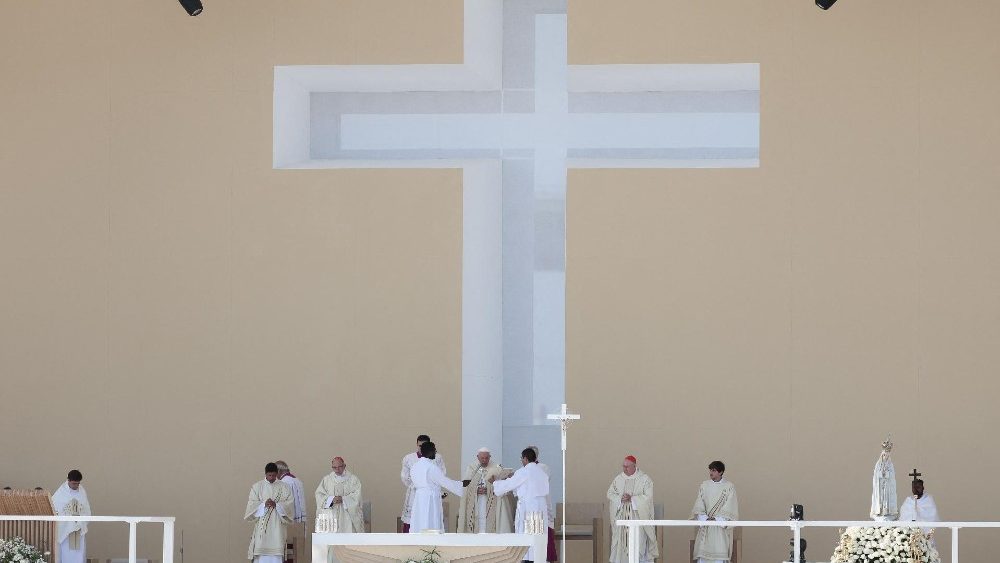 O Papa Francisco celebra a Missa de encerramento da Jornada Mundial da Juventude (JMJ) no Parque Tejo, em Lisboa.( Foto de Thomas COEX/AFP)