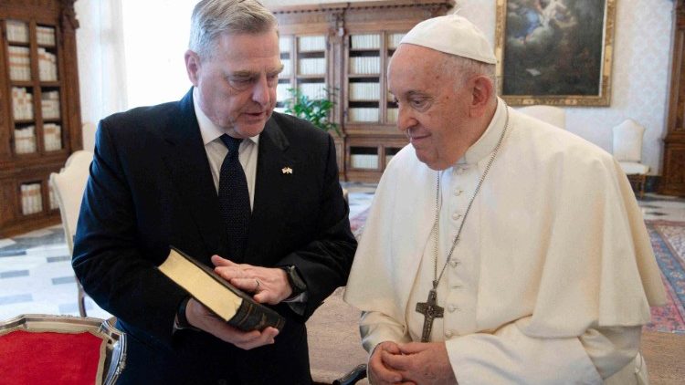 Папа Францішак і генерал Марк Мілі