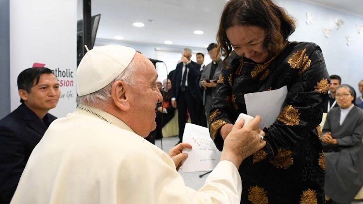 Papa wakati wa kukutana na wahudumu wa upendo