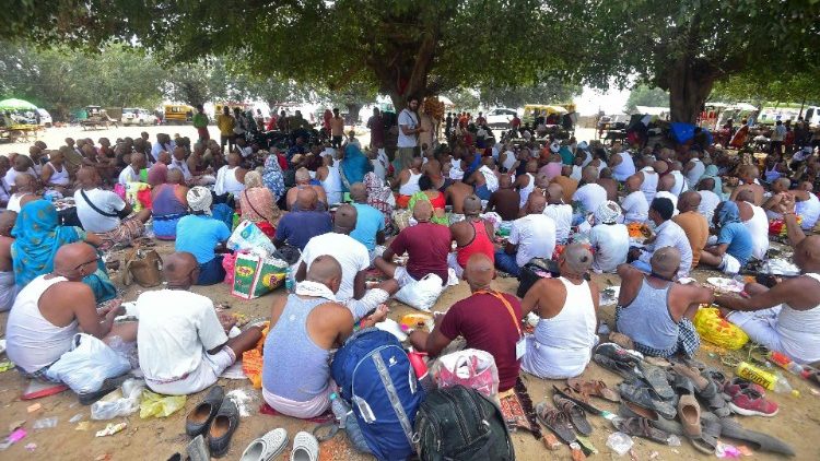 Hindu-Treffen beim Ganges