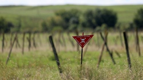 Il Papa: si fermino immediatamente produzione e uso di mine antiuomo