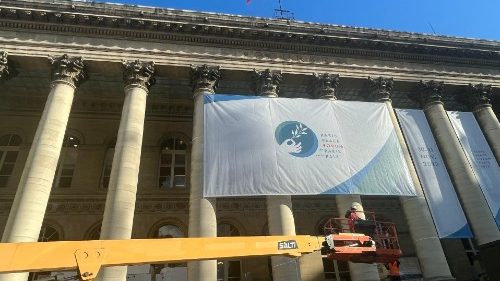 Папа: мир строится не с помощью оружия, а путём диалога