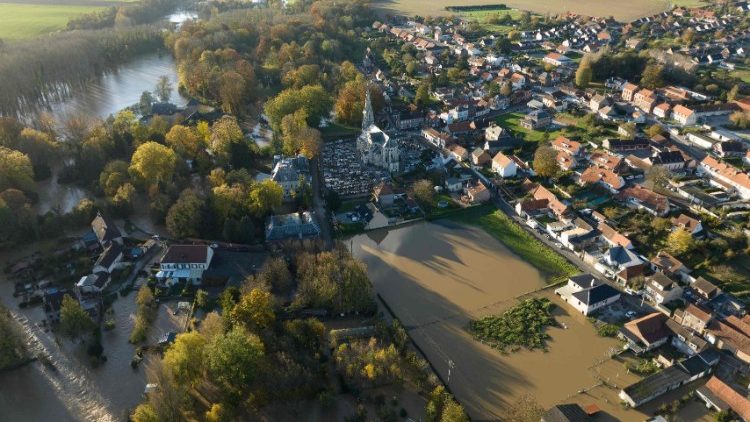 Le village sous l'eau de Hallines dans le nord de la France, ce samedi 11 novembre 2023.