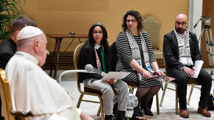 Palestyńczycy na spotkaniu z Papieżem Franciszkiem, 22 listopada 2023 r.