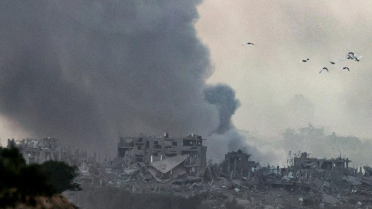 Edificios en el sur de Gaza atacados por mísiles desde Israel