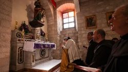 Custódio da Terra Santa, Francesco Patton, em oração na Basílica da Naticidade, em Belém