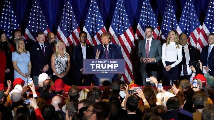 L'ex presidente Trump in una manifestazione