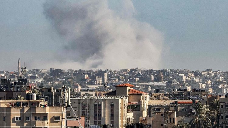 Rauch über Khan Yunis, Gaza