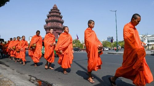 Kambodscha: Buddhistische Mönche hoffen auf neuen Papst des Dialogs