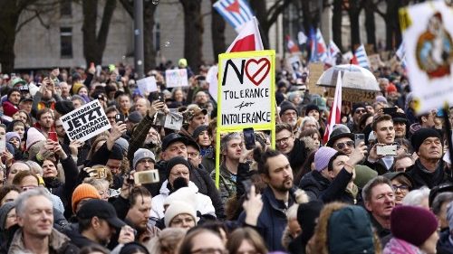 Bischof Timmerevers: Christen gemeinsam für Demokratie