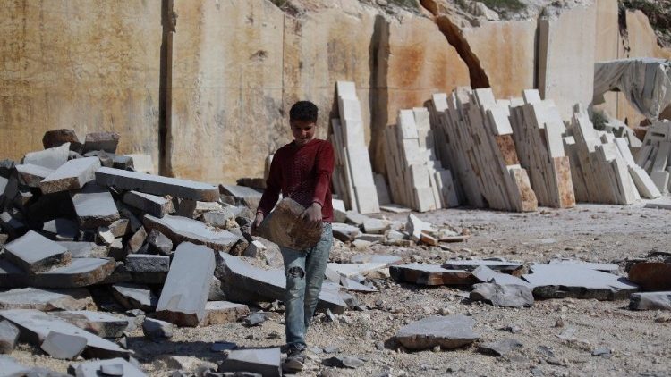सीरिया संघर्ष में ध्वस्त घर